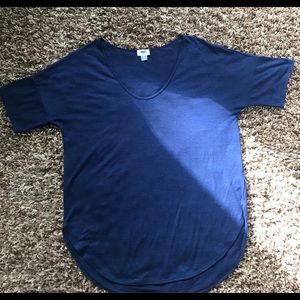 Navy long tail cotton v-neck shirt